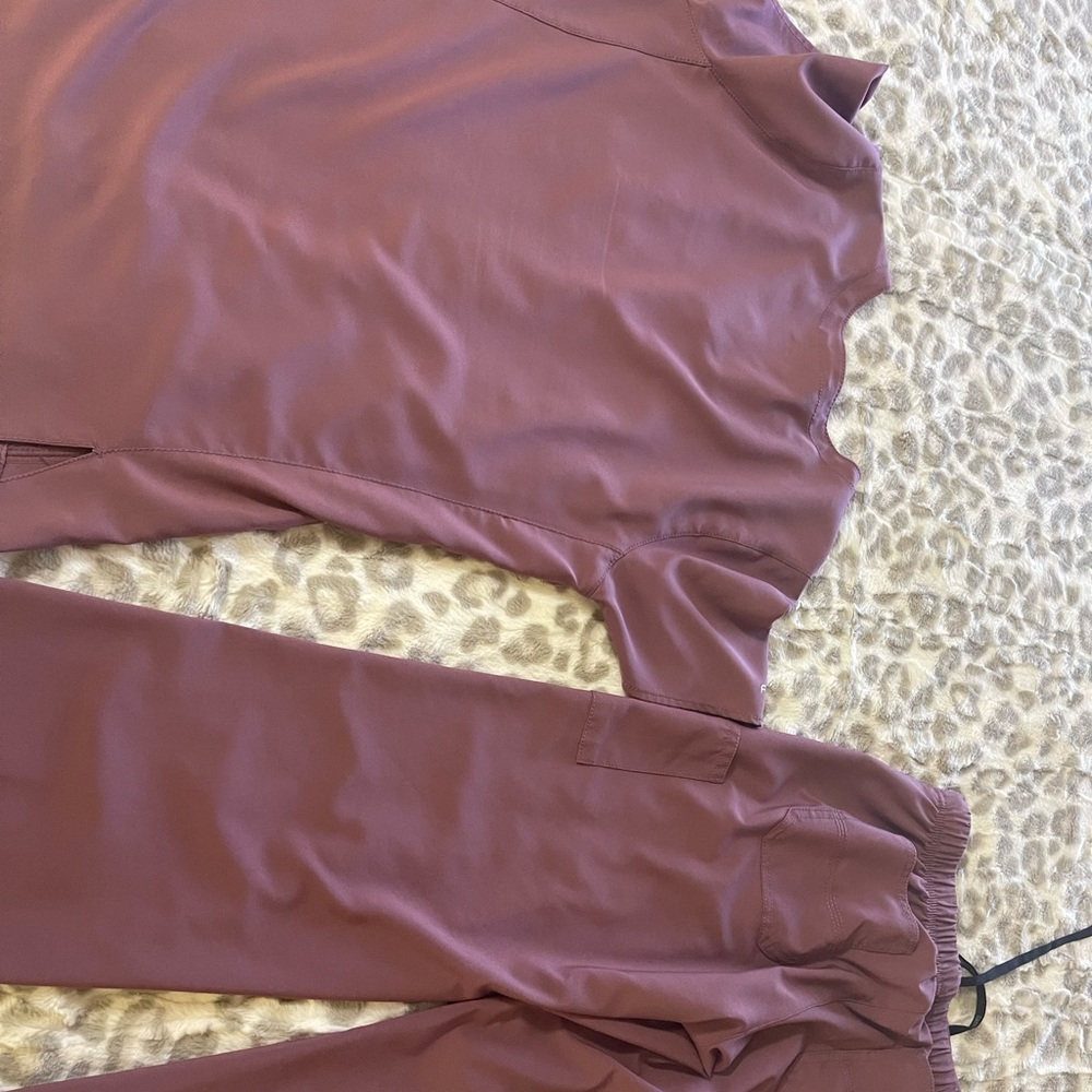 Scrub set